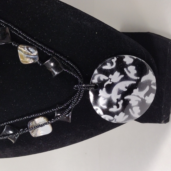 Multi Rows Black Beaded necklace with Round Shell Pendant and Matching Earrings - Picture 10 of 11